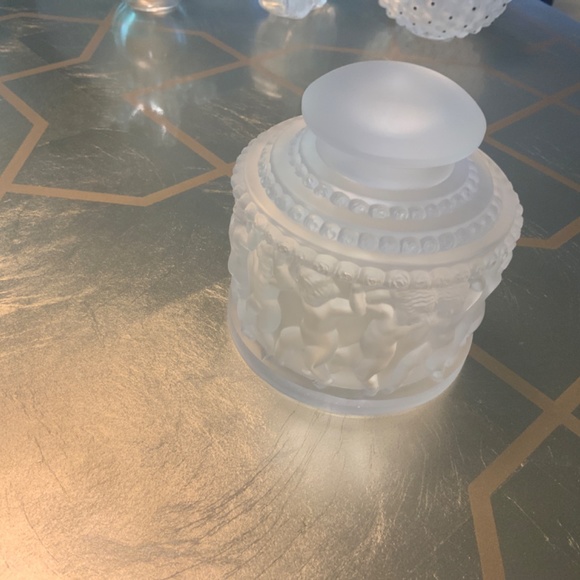 1930 Signed Rene Lalique Les Enfants Cherubs Roses Crystal Lidded Powder… - Picture 5 of 5